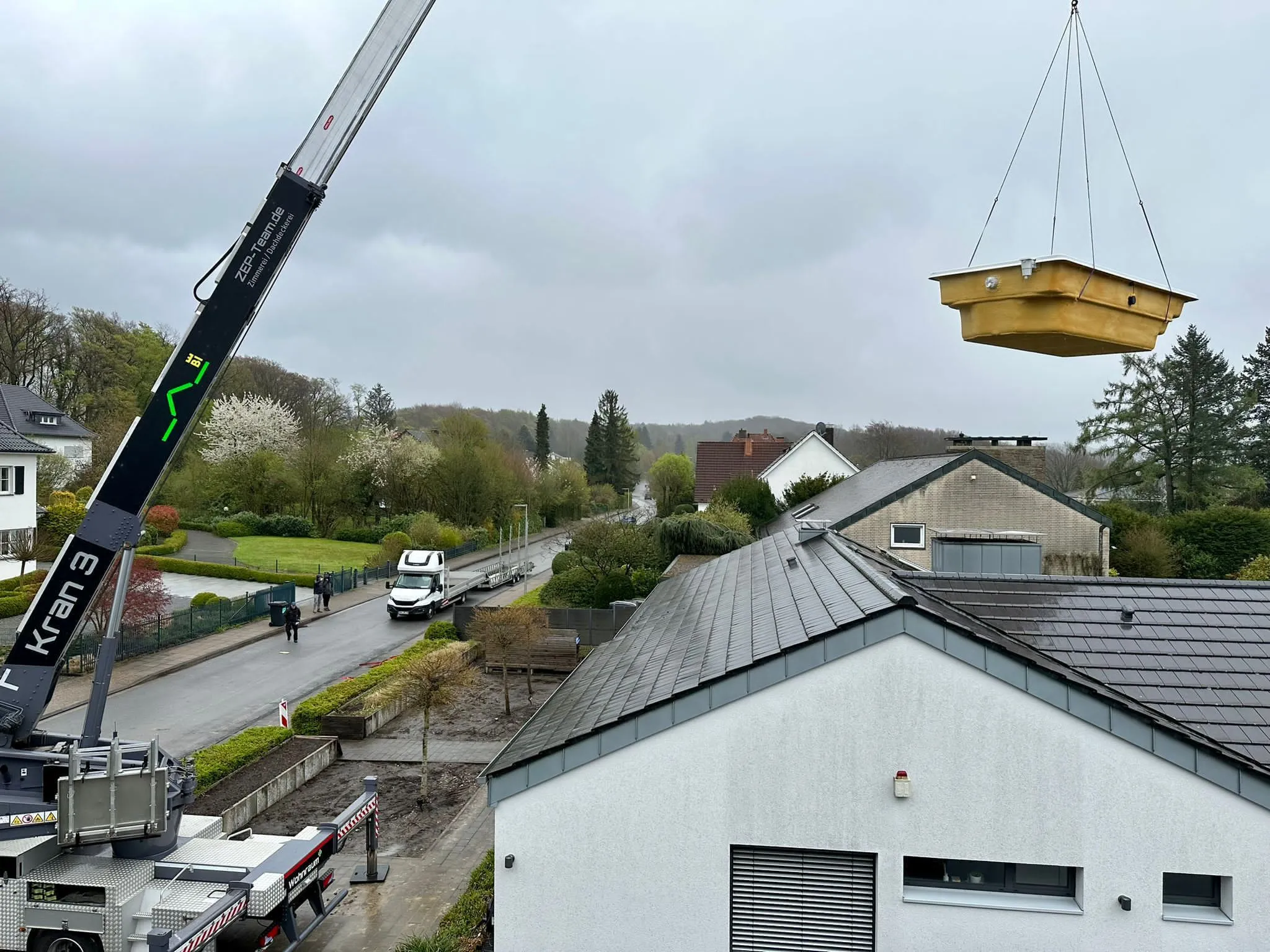 Dann kommt das Becken eben von oben.